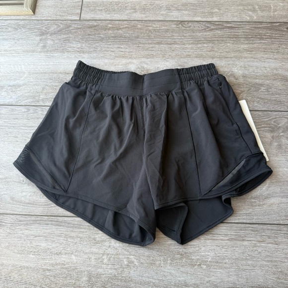 NWT Lululemon Hotty Hot Low-Rise Lined Short in Black - Picture 7 of 15